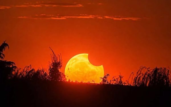 Eclipsa pe cerul României: imagini spectaculoase. Un vis de doi ani