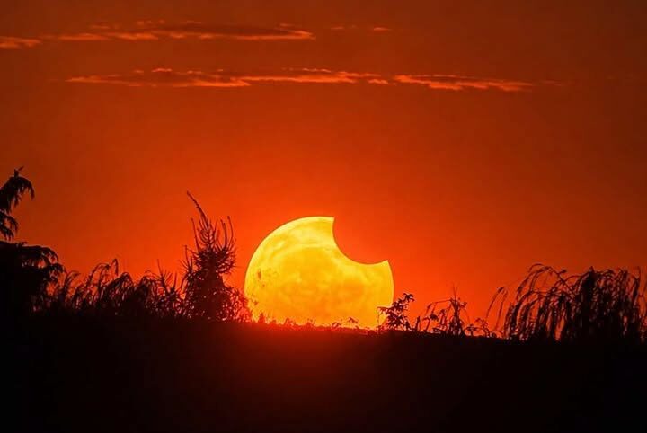 Eclipsa pe cerul României: imagini spectaculoase. Un vis de doi ani