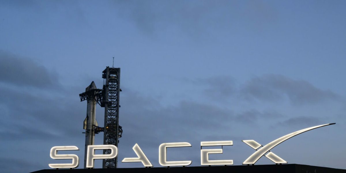 Musk: Luna, fabrică spațială SpaceX