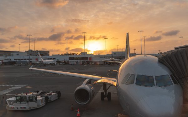 Airbus A320 evită un Boeing Qatar Airways pe aeroportul aglomerat