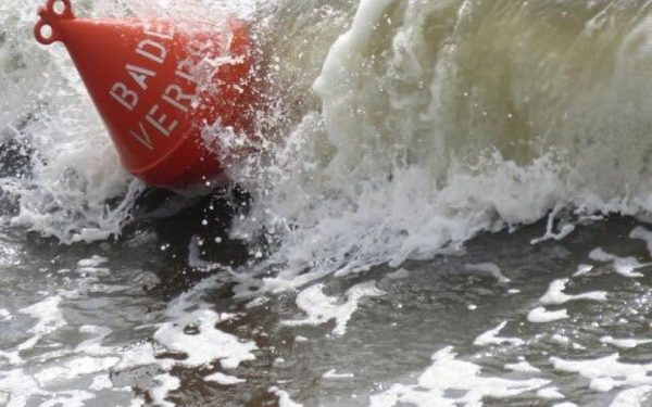 Eforie Nord: Bărbat s-a înecat după ce salvamarii l-au scos de trei ori din valuri