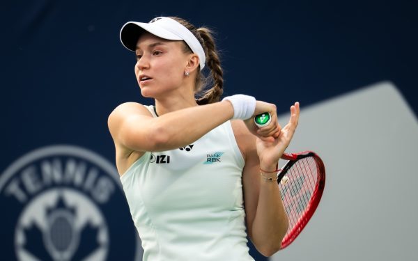 Rybakina, campioana revenită, învinge Osaka și ajunge în semifinalele de la Toronto