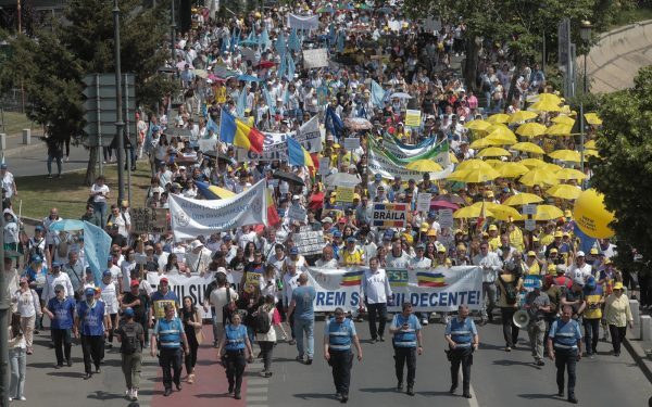 Sindicatele din Educație, Revoltă pe Legea Salarizării