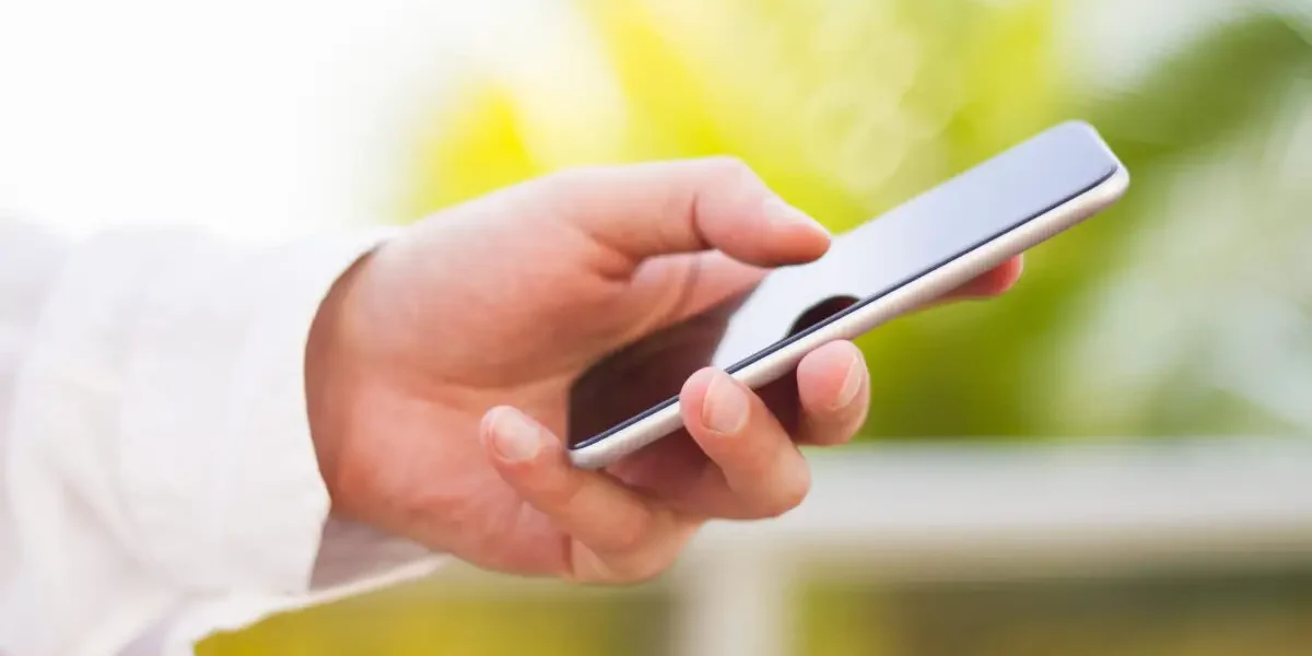 Telefon personal pentru muncă: Obligat sau nu