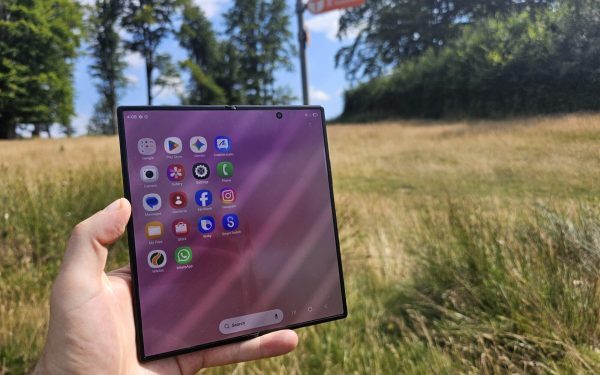 Samsung Z Fold8 Ultra, pe Via Transilvanica: un test „sălbatic”