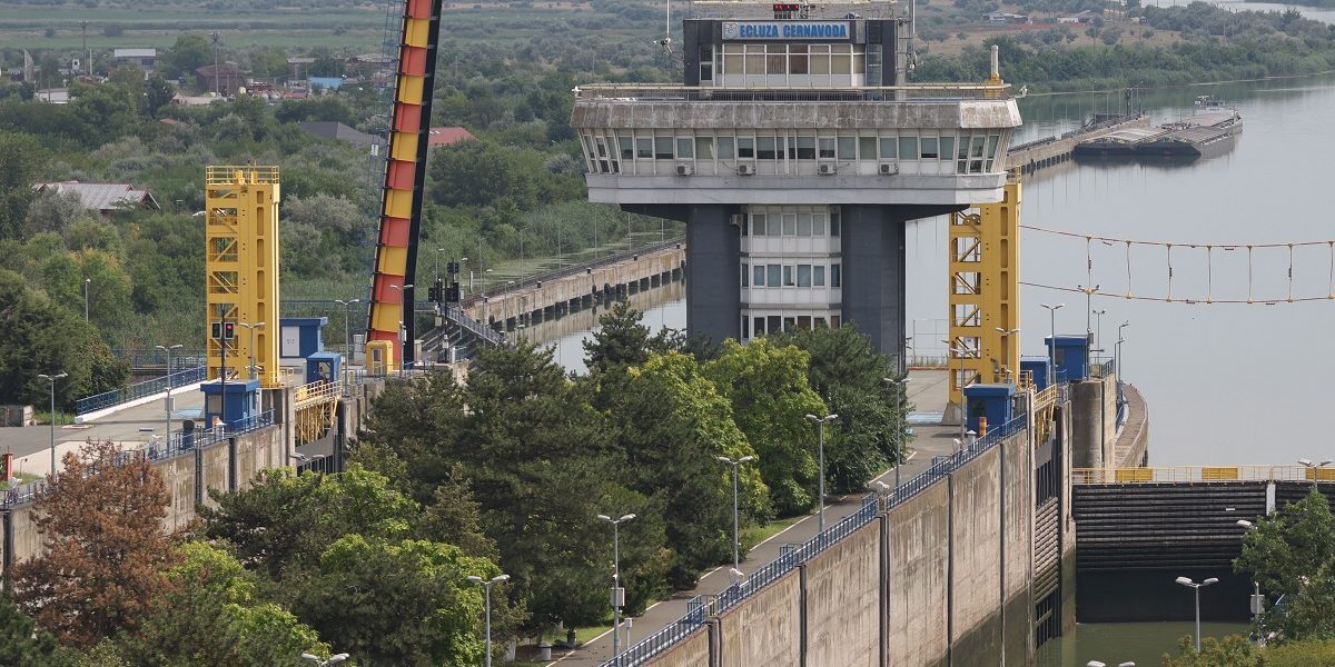 Cernavodă: Unitatea 2, asigurată 9 zile după scufundarea barjelor