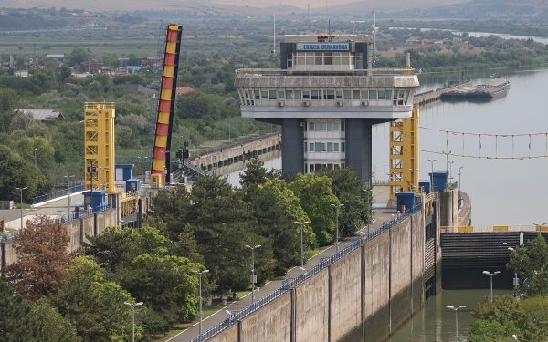 Cernavodă: Unitatea 2, asigurată 9 zile după scufundarea barjelor