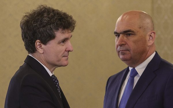 România, la un pas de „junk”. Moody’s menține avertismentul, S&P testează