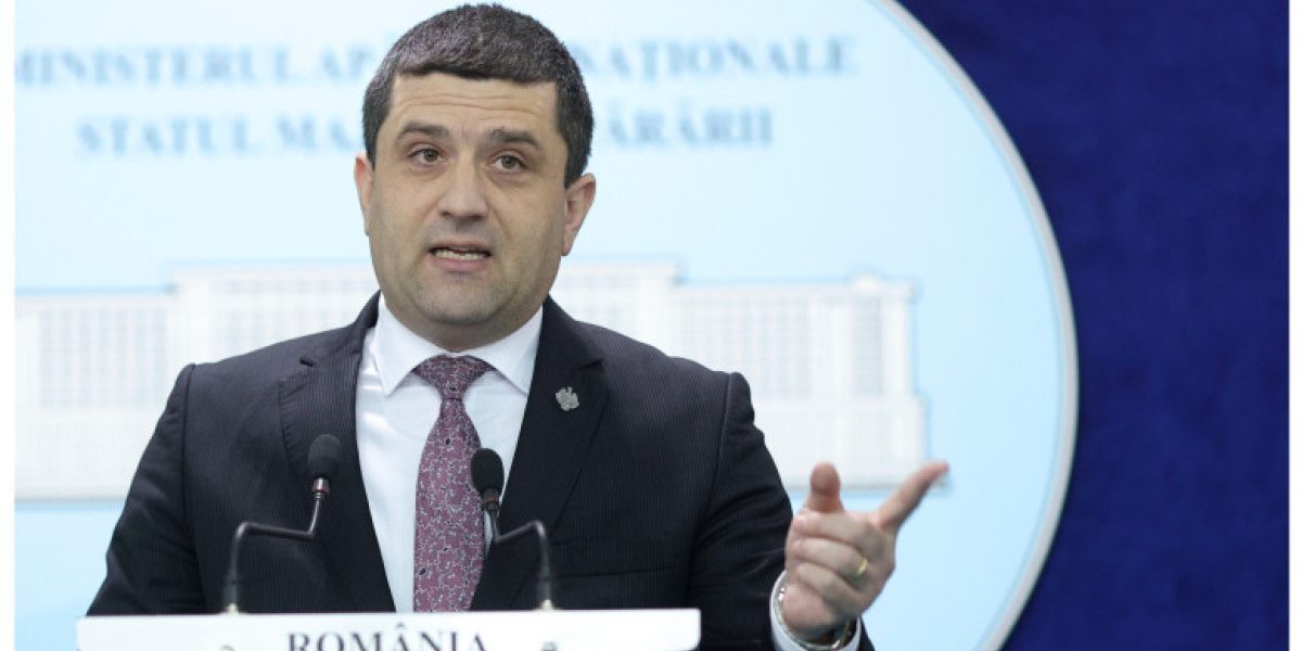 Miruță explică drona Bayraktar și avionul de vânătoare, lângă Vaslui