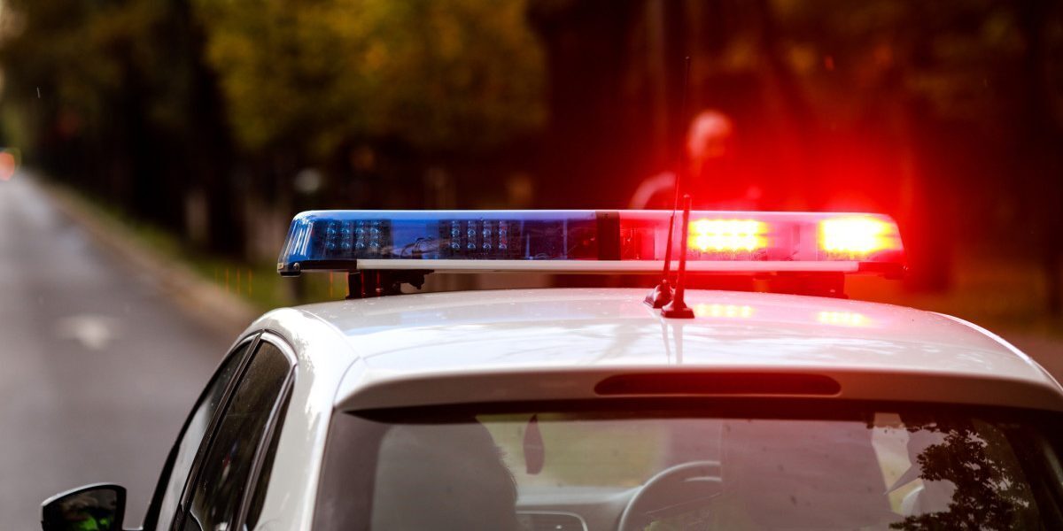 Galați: Tânăr, atacat în parc de un adolescent. Răni multiple
