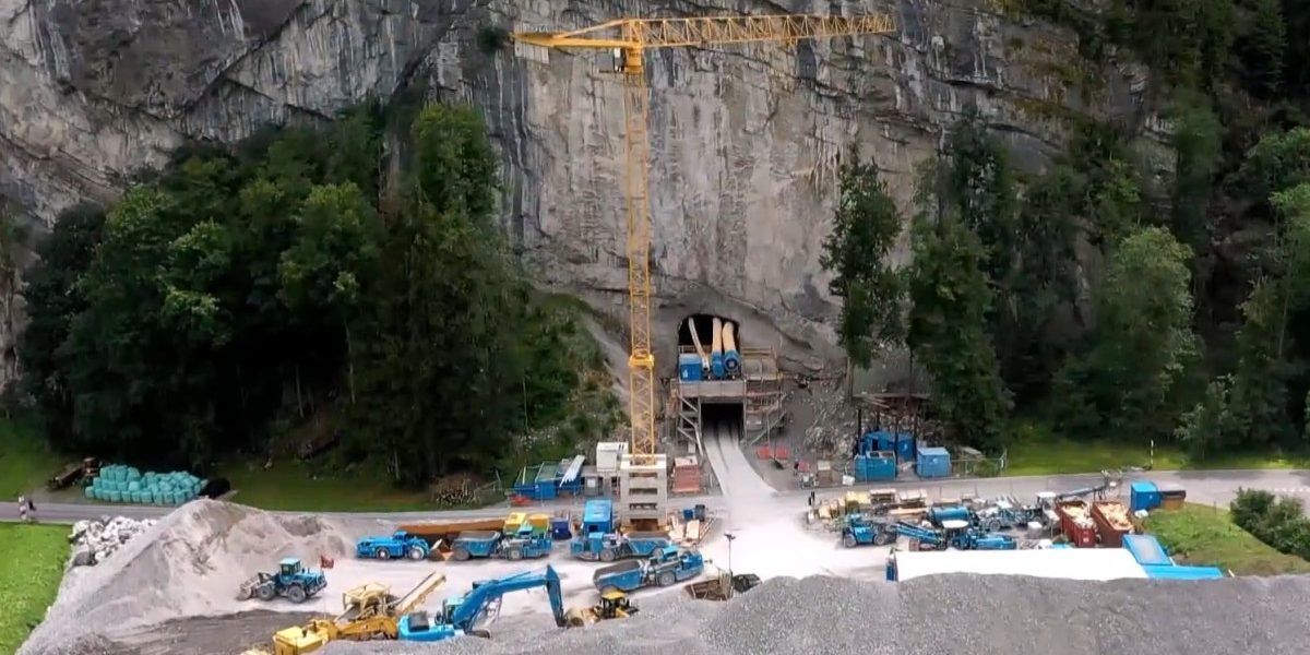 Seifuri de lux în Alpii elvețieni: Cât costă o cavernă pentru miliardari