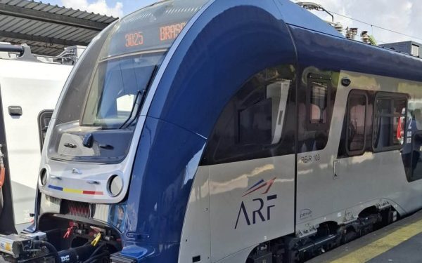 Trenul PESA, un dezastru: O oră întârziere și căldură sufocantă