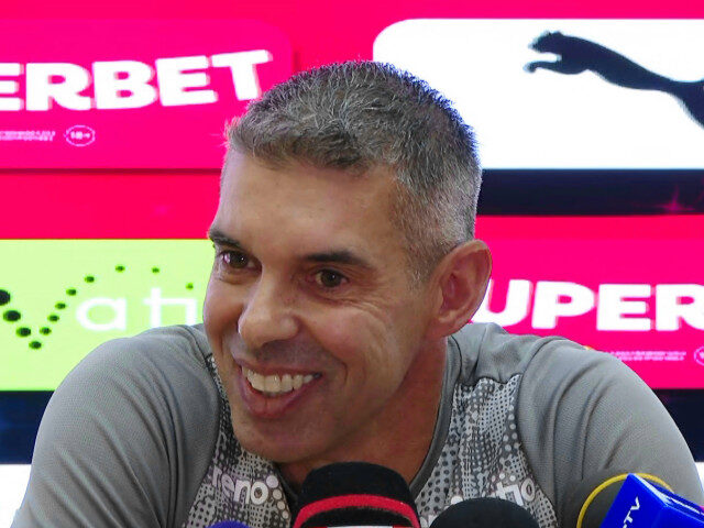 Campos uită numele lui Pușcaș, apoi își cere scuze jenat