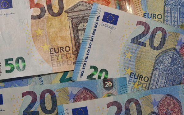 Bani ascunși: Lider de galerie, prins cu aproape un milion de euro