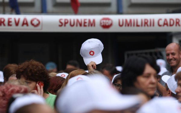 Sănătate: Sindicatele cer prag minim pentru noua lege salarizare