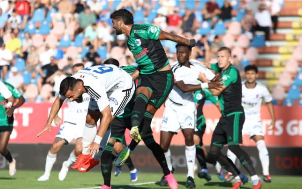 Botoșani – Corvinul 0-0. Remiză ”albă” cu Corvinul în 10 în Moldova