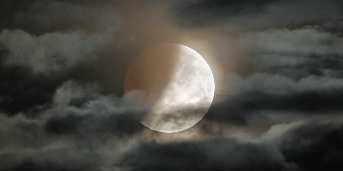 Eclipsă Lună 28 aug. 2026: Când și de unde o vezi în România