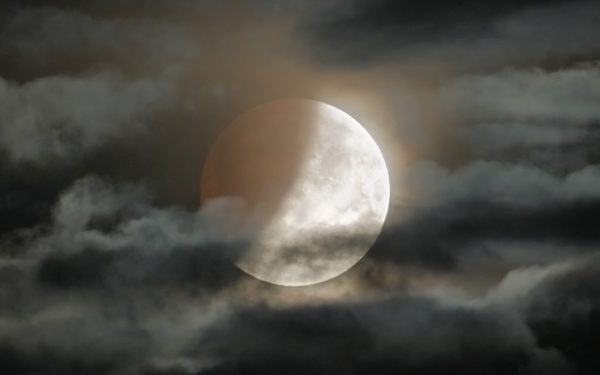 Eclipsă Lună 28 aug. 2026: Când și de unde o vezi în România