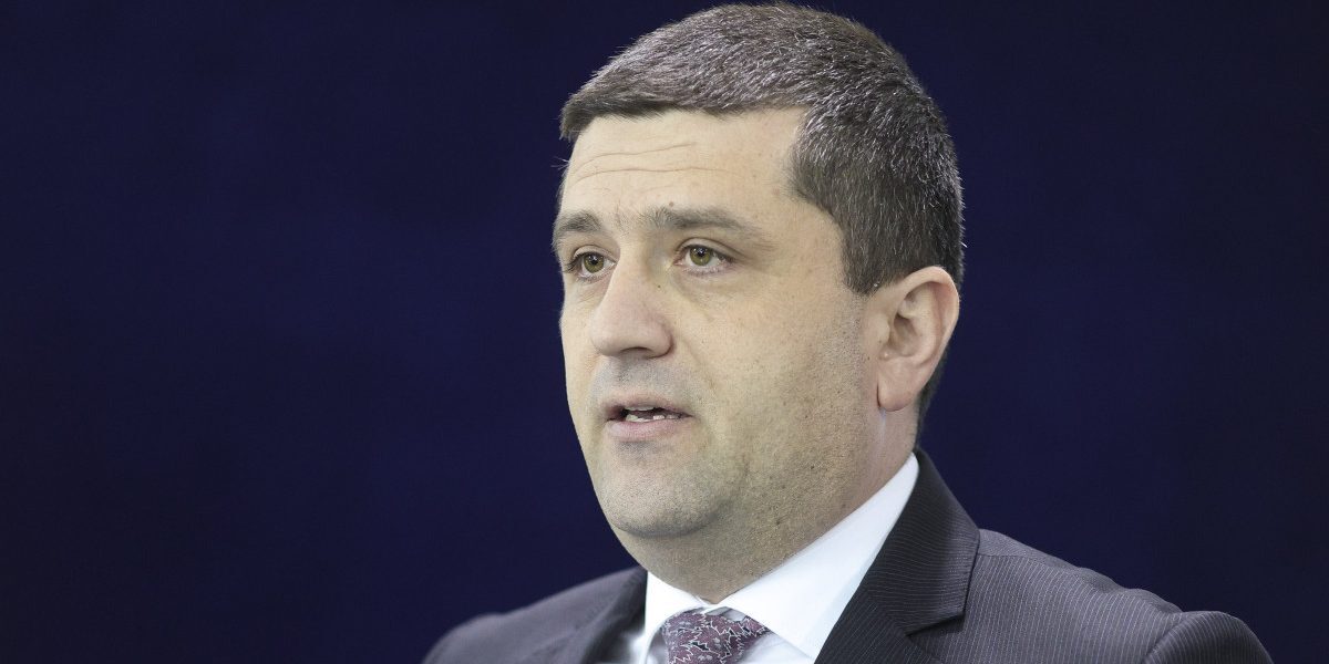 Grindeanu, ironizat de Miruță: „Cu ceasul la mână sau în buzunar”