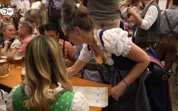 Șampania de la Oktoberfest, scandal politic: politicienii dreptei radicale, vizați