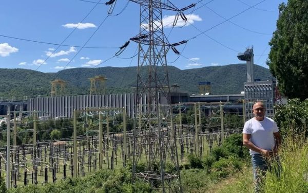 România, afaceri cu prețuri: exportăm lumină, importăm scump
