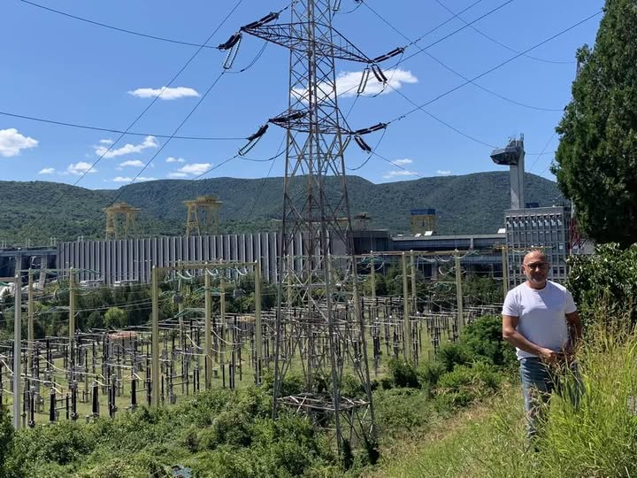 România, afaceri cu prețuri: exportăm lumină, importăm scump