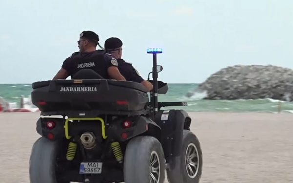 Costinești: Dronele alungă turiștii de pe plajă. „Ne lăsați la mare?”