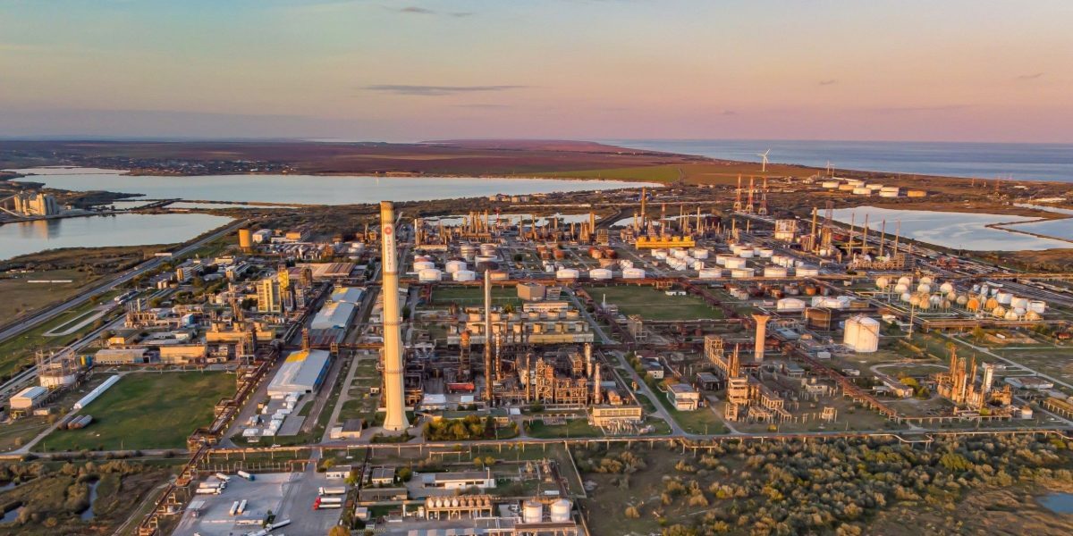 Rompetrol Rafinare: Afaceri în creștere cu 25%, profit net de 40,4 milioane USD