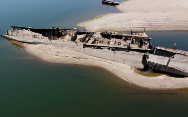 Trei nave naziste scufundate, pe Dunărea secată