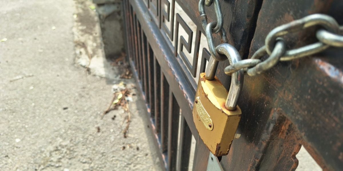 Buzău: Școli amenințate cu amenzi de primar pentru acces interzis la terenuri