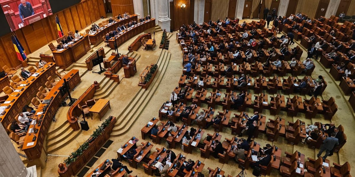 Legi PNRR și SAFE, votate cu scandal. AUR și SOS, contra decarbonizării