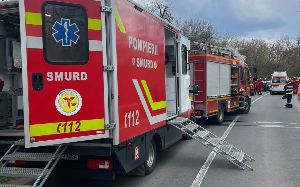 Accident cumplit pe DN 67C, Alba: Patru victime, trei încarcerate