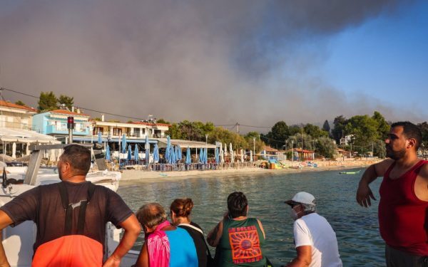 Incendiu în Halkidiki: Sute de mii de români vizați. Mesaj de la Salonic