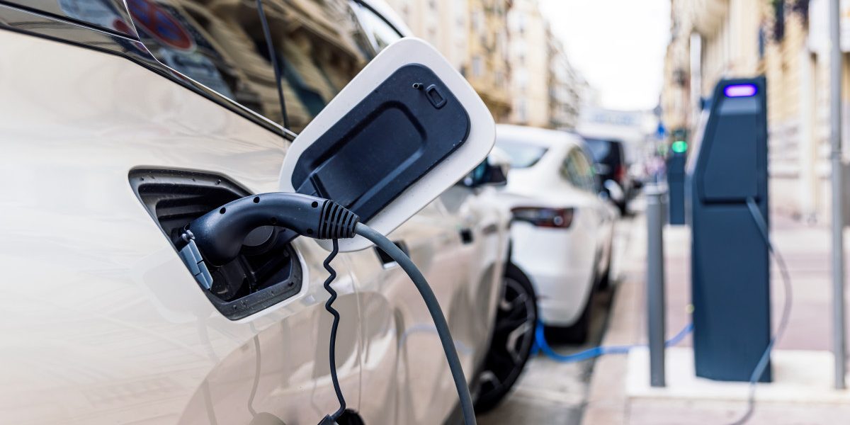 Caniculă: Cum Moare Bateria Mașinii Electrice în Soare