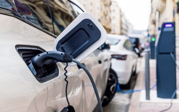 Caniculă: Cum Moare Bateria Mașinii Electrice în Soare