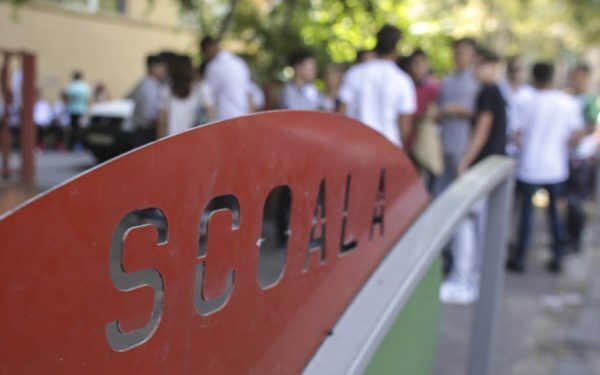 Bolojan, despre burse sociale suspendate: Adevărul despre vacanțe