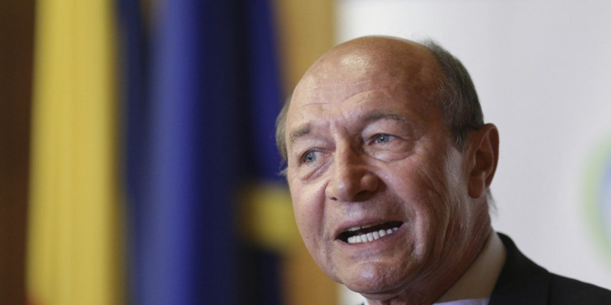 Băsescu: Politicienii se solidarizează cu hoții. Legea salarizării, oglinda