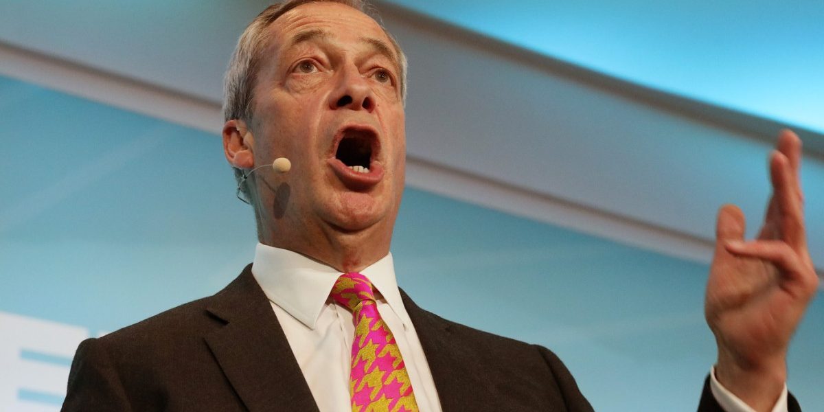 Farage revendică victoria în Anglia, voturi încă se numără