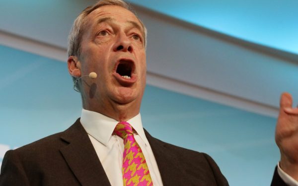 Farage revendică victoria în Anglia, voturi încă se numără