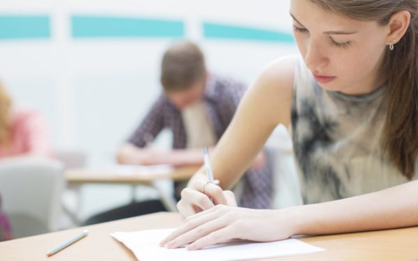 Bac 2026, Toamnă: 33.000 candidați la scris. Ora primului examen