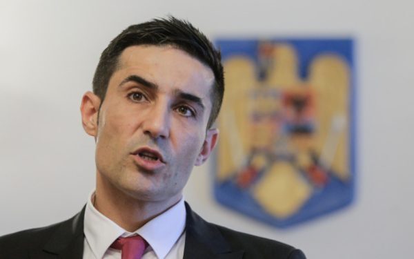 Manda, către Bolojan: E timpul să plecați și dumneavoastră