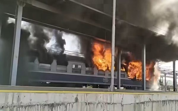 Vagon de tren în flăcări în gară: Anunț CFR