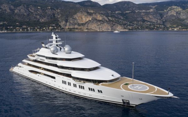 Iahtul Amadea: De la rus la miliardar din Dubai. Cât a costat