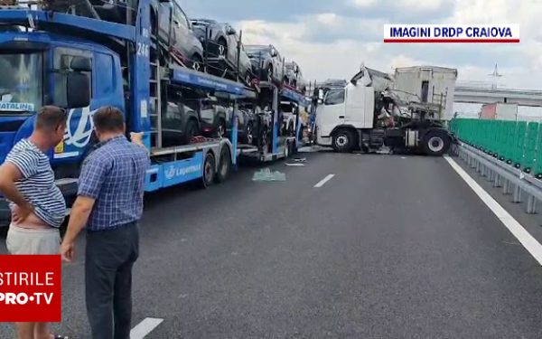 Accident grav: Două trailere, lovite de un TIR neatent pe drum expres