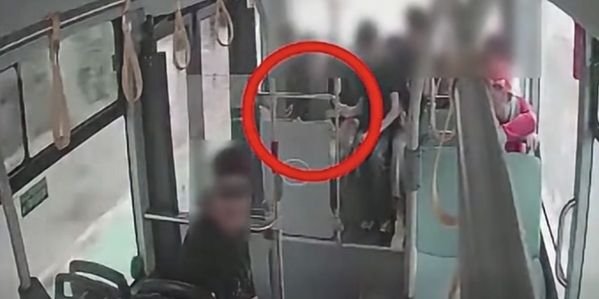 Bacău: Autobuze electrice, vandalizate în prima zi. Primarul amenință dur