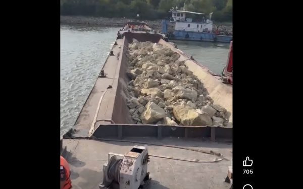 Dunărea: Scufundări controlate pentru apa Centralei Cernavodă