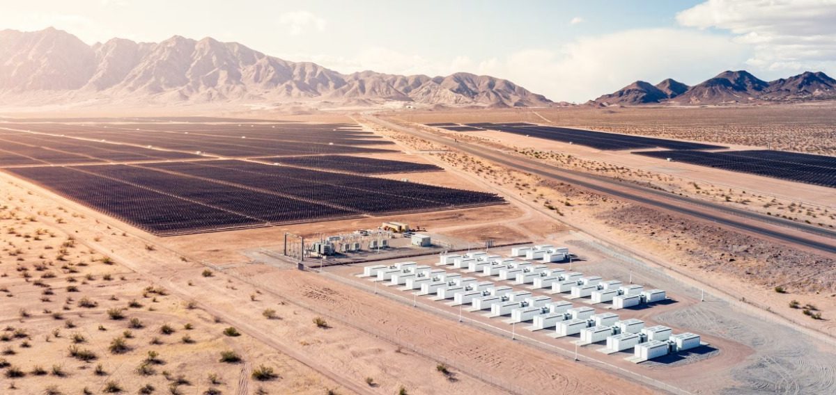 Musk alimentează AI cu baterii Tesla: Miza uriașă dezvăluită
