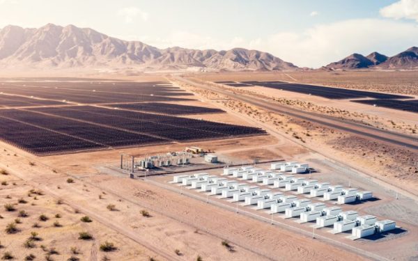 Musk alimentează AI cu baterii Tesla: Miza uriașă dezvăluită