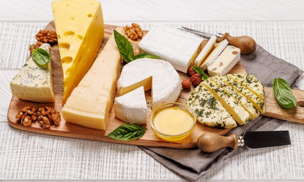 Brânza sănătoasă: alegeri cu puține calorii și riscuri ascunse