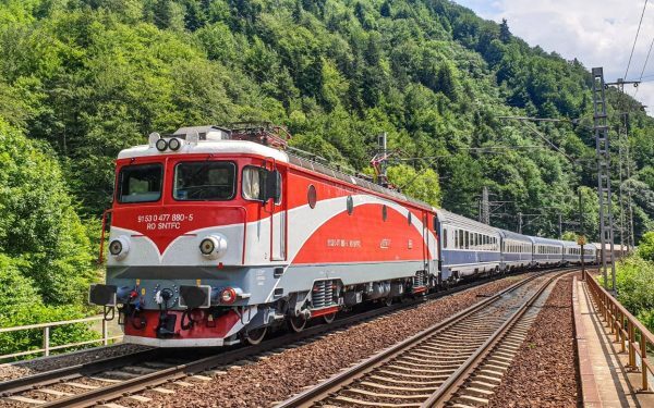 Cluj-Oradea: Locomotive diesel pe noua cale electrificată? Bani PNRR în pericol
